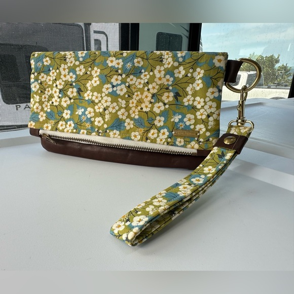 K.M. Hutton Handbags - Handmade Durable WRISTLET Clutch 9” X 5” Soft LEATHER & CLOTH Dogwood Floral USA